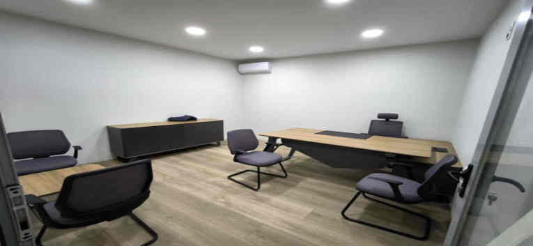 Συναρμολόγηση γραφείων