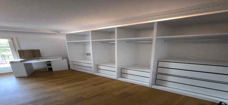 Συναρμολόγηση ντουλάπας